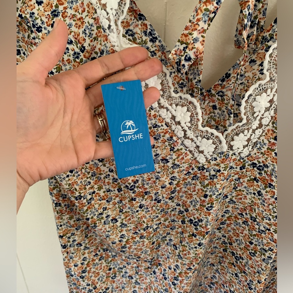 Cupshe blouse - Picture 5 of 7